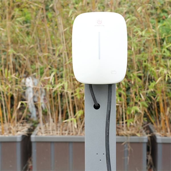 Innovaatio sähköauton latausasemassa
