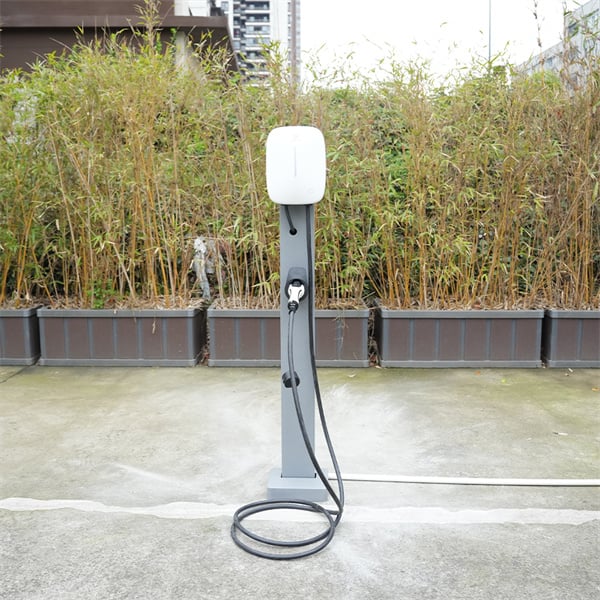 Innovaatiot sähköautolatajissa