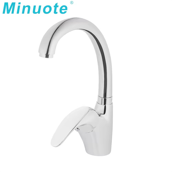 Get the Job Done While Saving Space and Style using a Single-Handle Kitchen Faucet