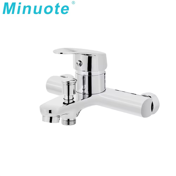 Experience a streamlined bathing experience with single knob bathtub fauce