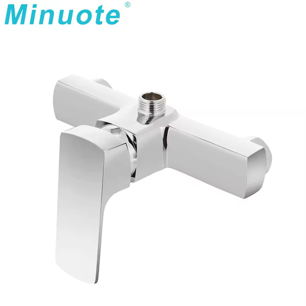 Minimalistic design meets convenience in single knob bathtub fauce