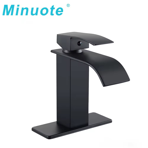 Modern Looking Bathroom: Single Handle