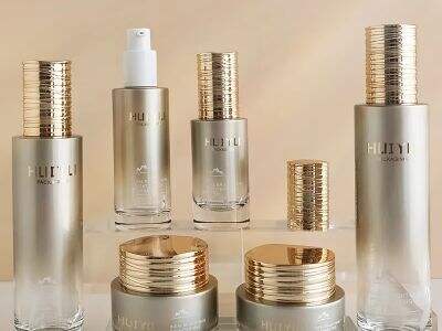 Why does this foundation pump bottle prevent thick liquids from clogging