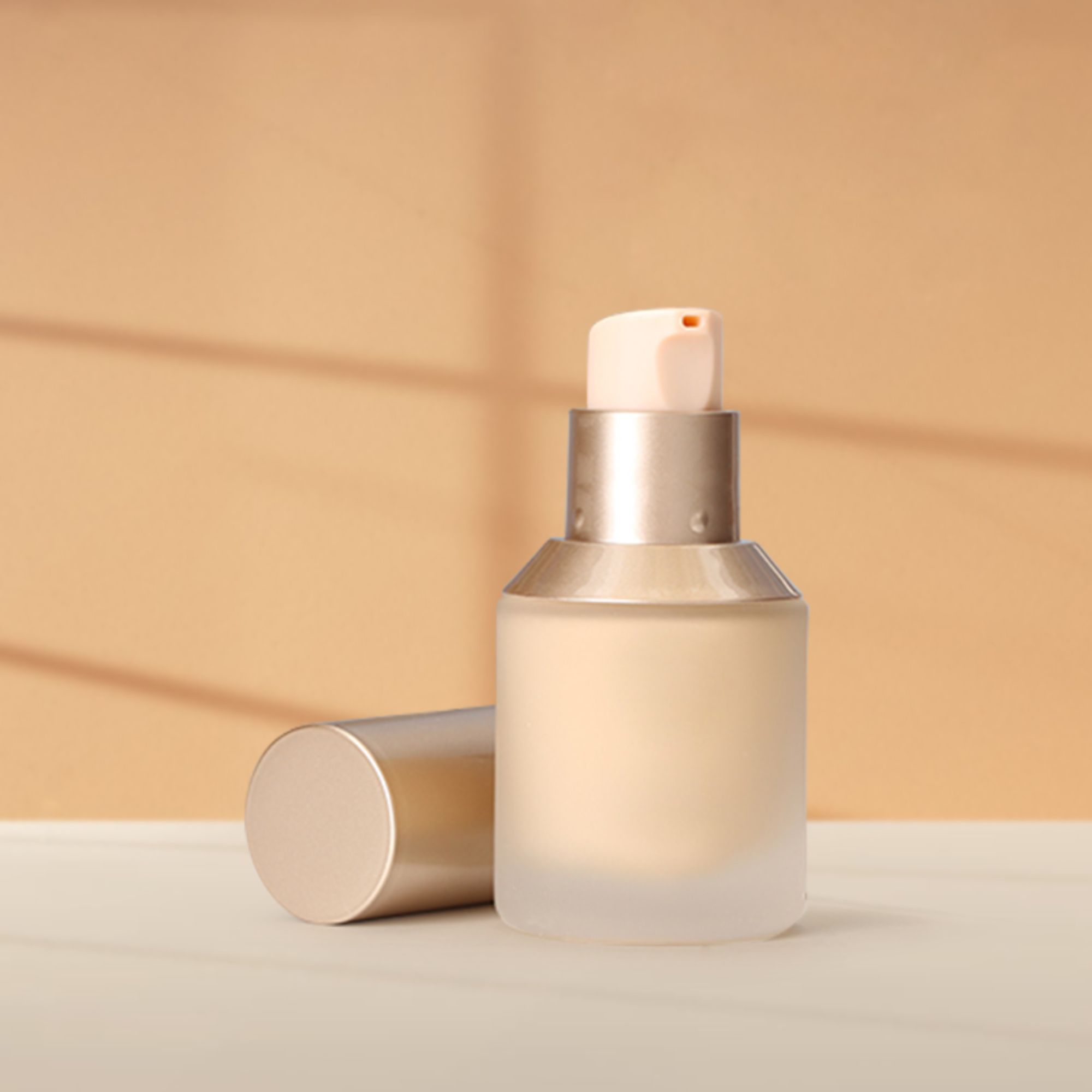  Customized packaging of liquid foundation pump bottle essence lotion HY-1827