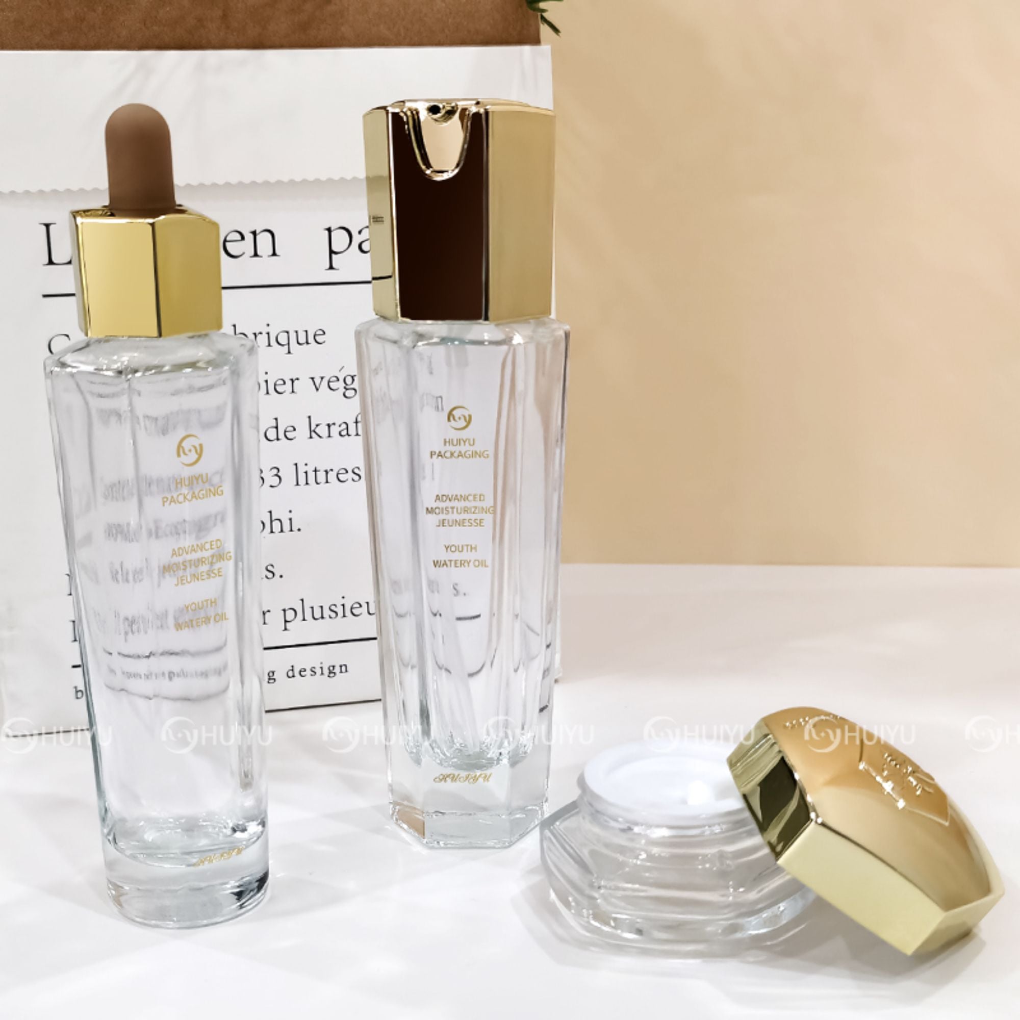 New cosmetic bakhoor jar screw cap Round glass bottle HY-1830