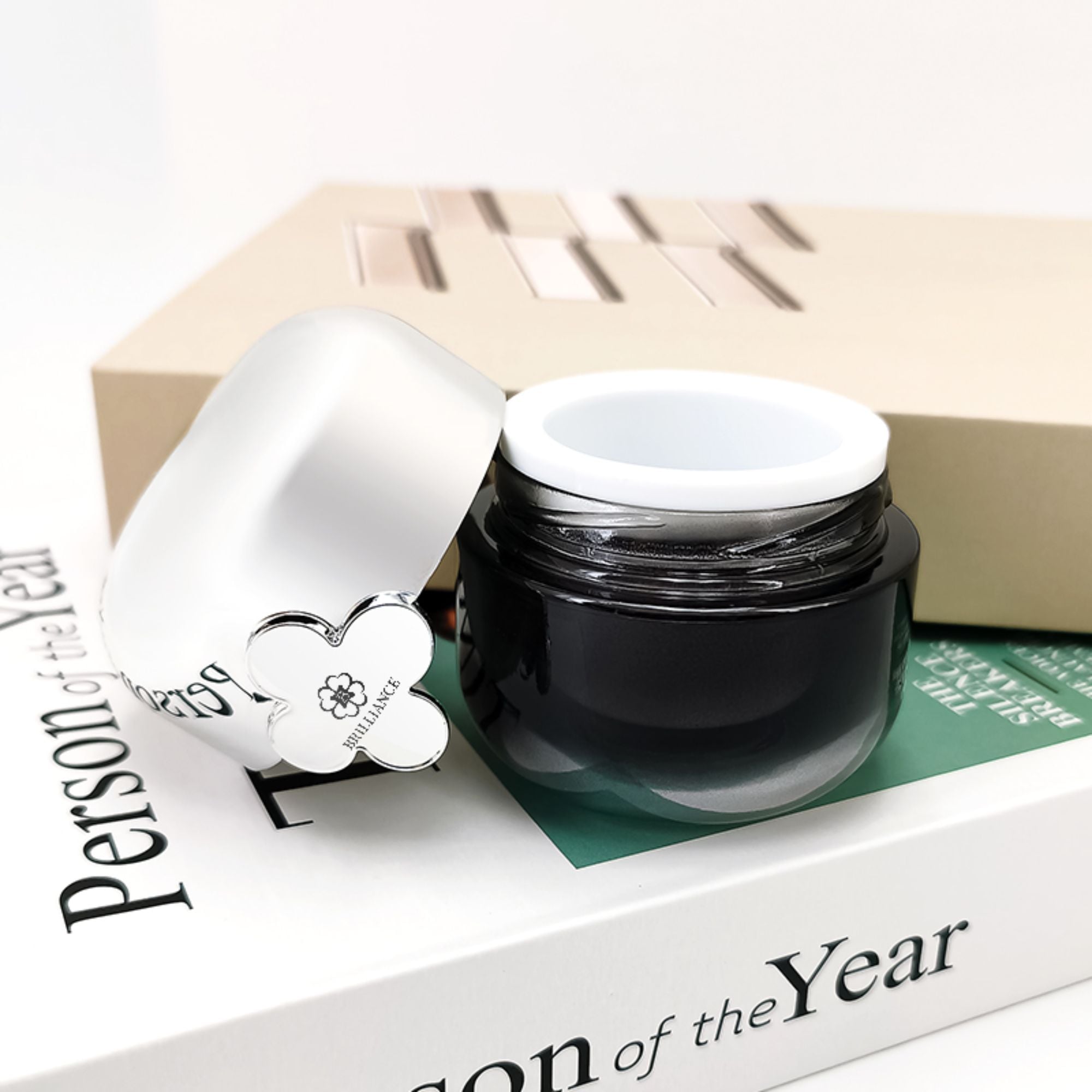 Luxury Cream Glass Skincare Bottles and Jars Set With ball cap HY-2423
