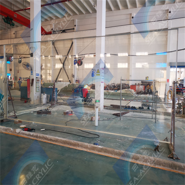Transform your pool area with the modern elegance of acryl plexiglass