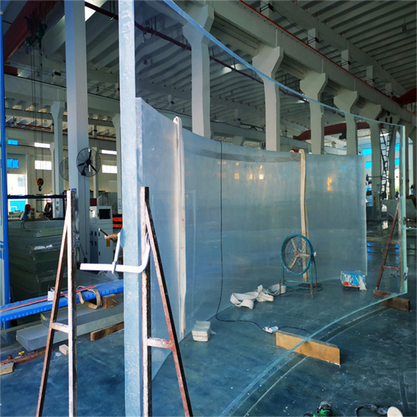 Một số ưu và nhược điểm của acrylic so với bể cá bằng kính