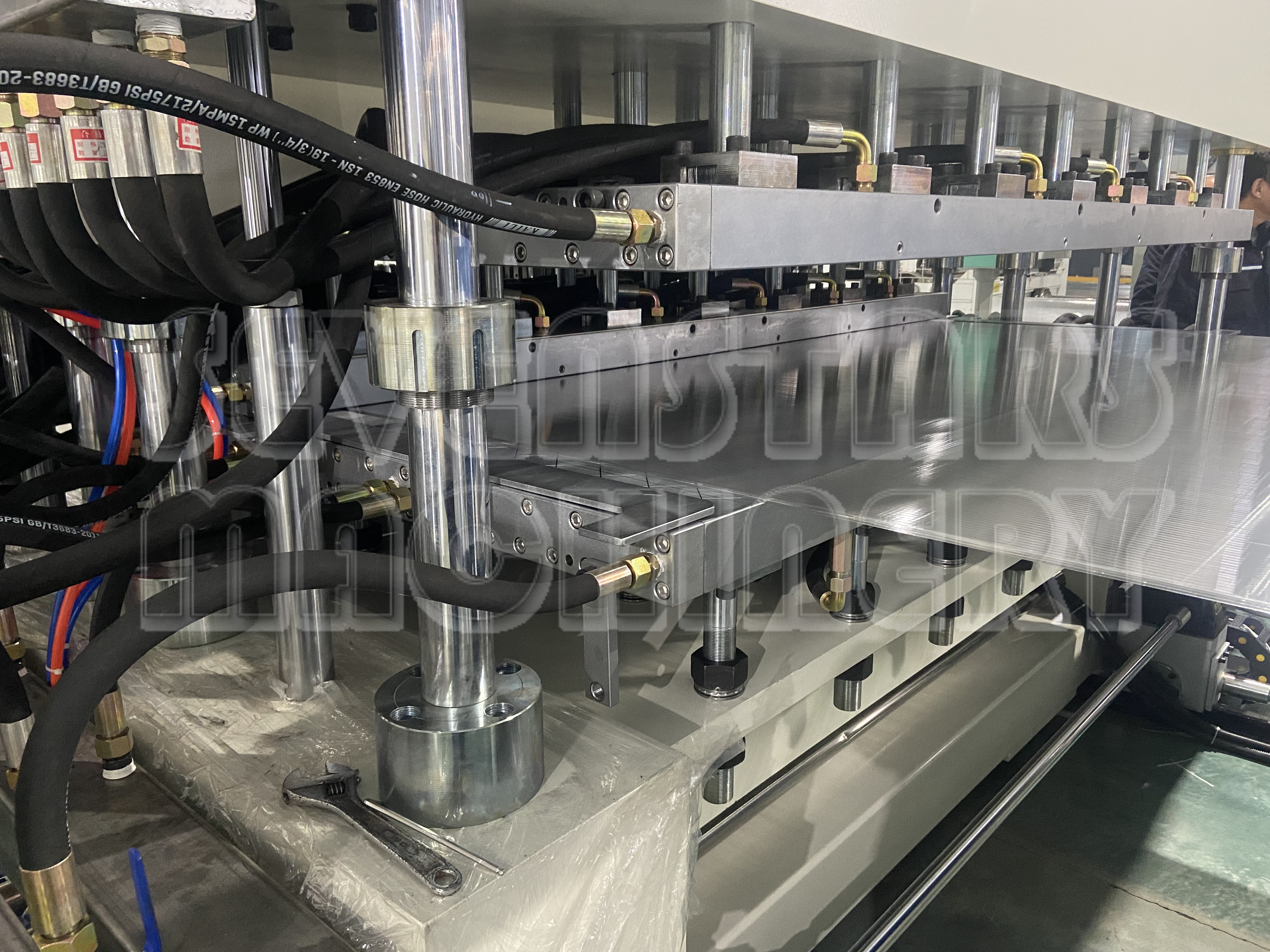 Sevenstars PC Polycarbonate Honeycomb Roof Plastic Corrugated Hollow Sheet Production Line PP PP Corrugated Sheet Machine factory