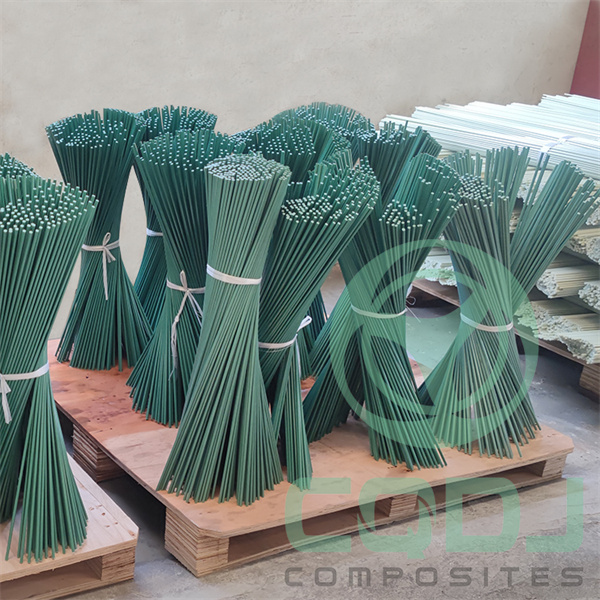 Diga Adeus à Ferrugem e à Podridão com Estacas de Fiberglass para Canteiros