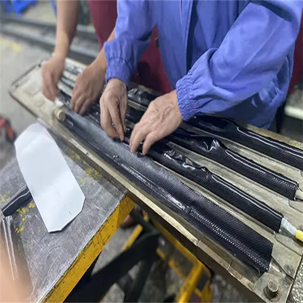 Lưới Che Khe Thoát Nước Làm từ Sợi Thuỷ Tinh Cung Cấp Giải Pháp Tiện Lợi