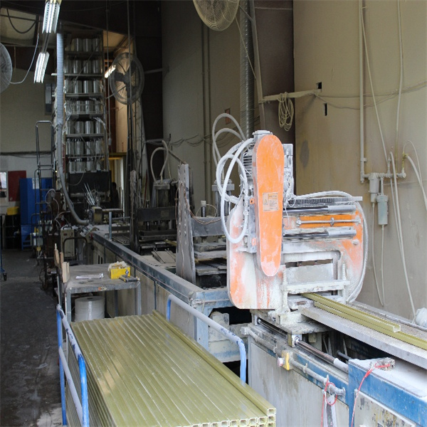 Explorer le Processus de Fabrication des Tubes en Fibre de Verre