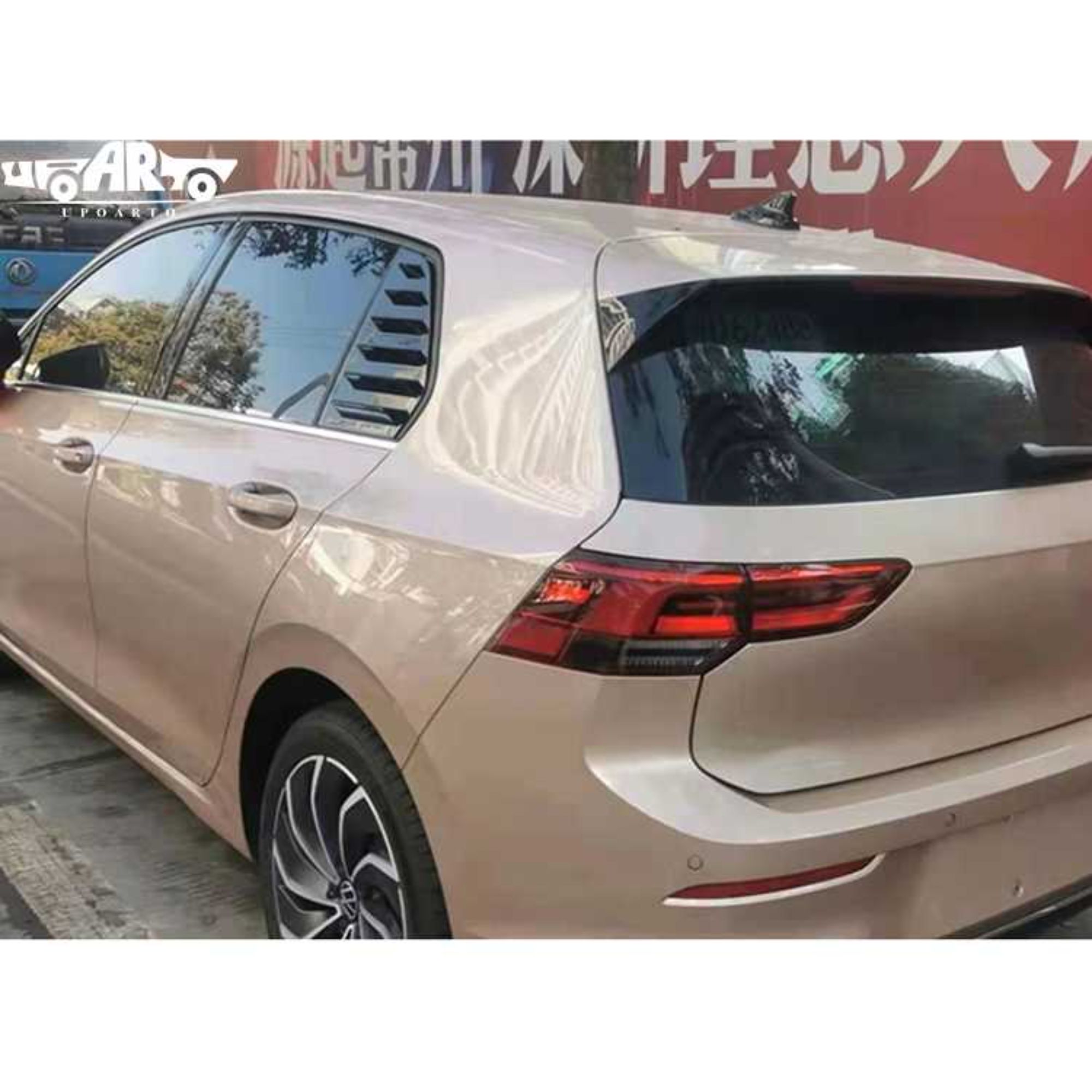 AR-VW-0128 Kryt ventilácií zadného okna pre Volkswagen Golf 8 GTI
