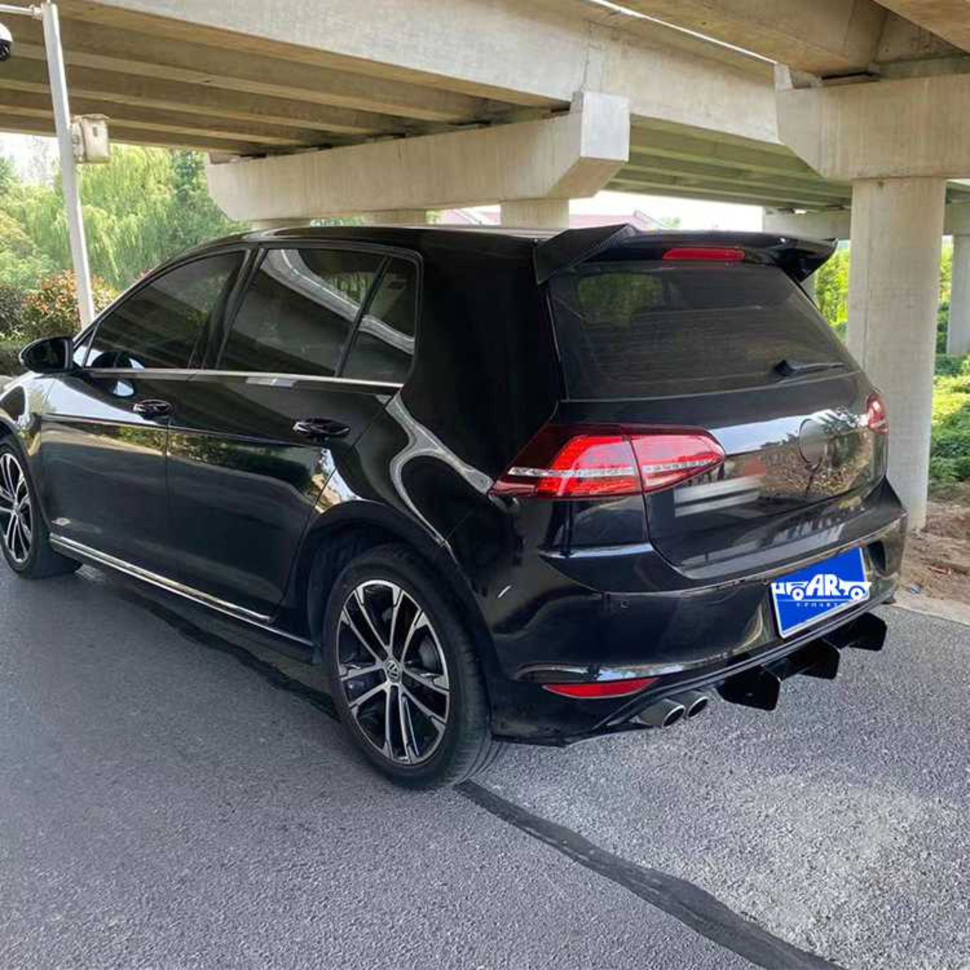AR-VW-0100 Zadní křídlo difuzor pro Volkswagen Golf 7 R-line zahraniční verze