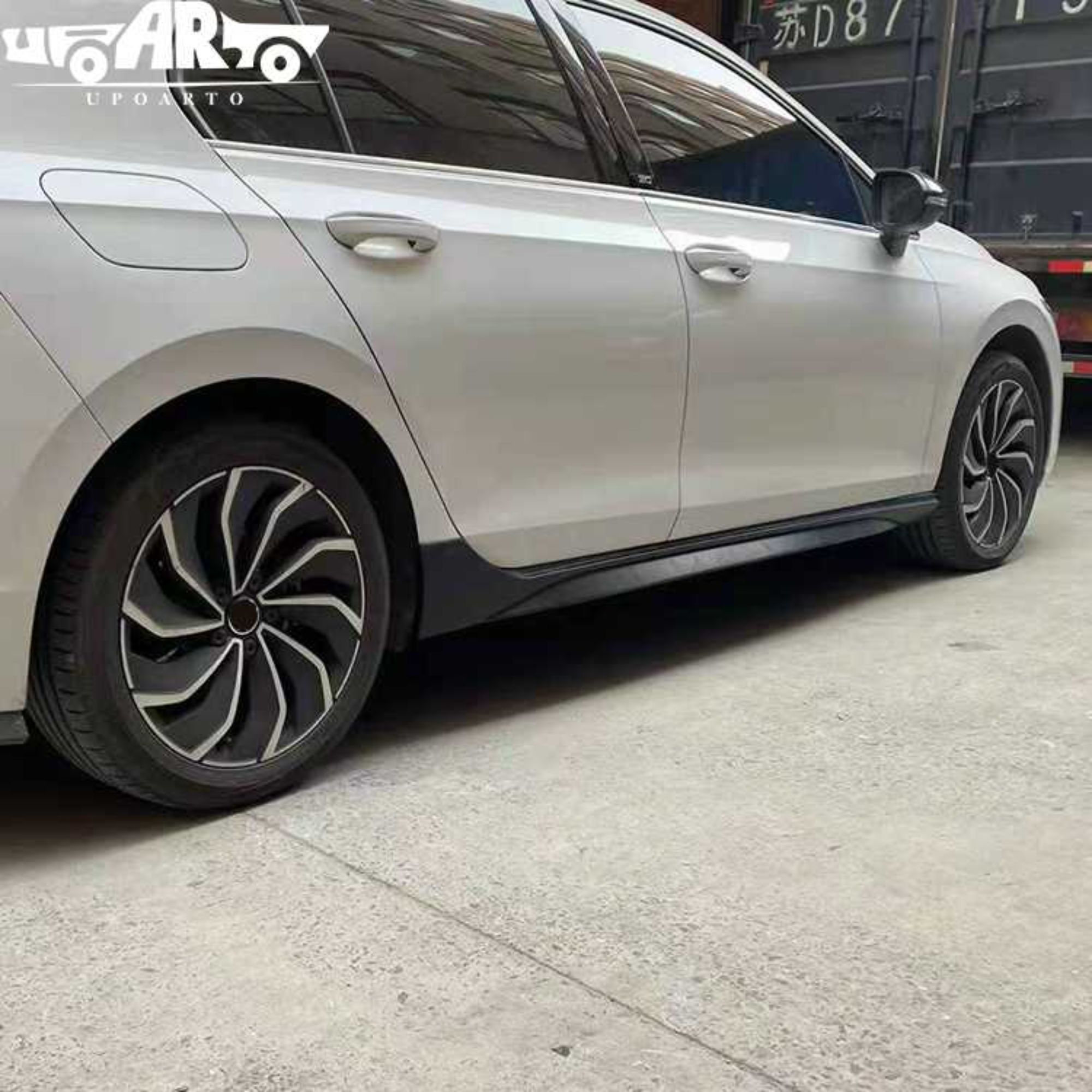 AR-VW-0140 R Style төмөнгө порожки Volkswagen Golf 8 учун