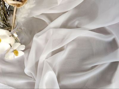 Trends von Sheer- und Voile-Stoffen in der modernen Wohnraumdekoration