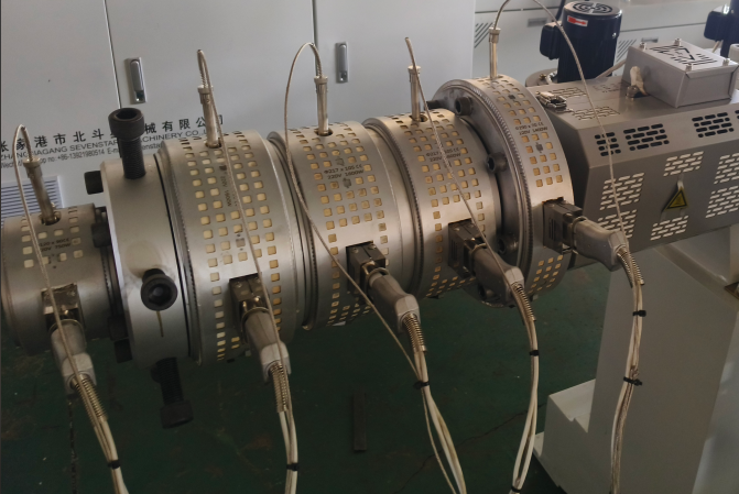 Sevenstars 16-32mm Extruder Machine 16-32mm HDPE PPR Pert Water Supply Gas Floor Heating Pipe Extrusion Line manufacture
