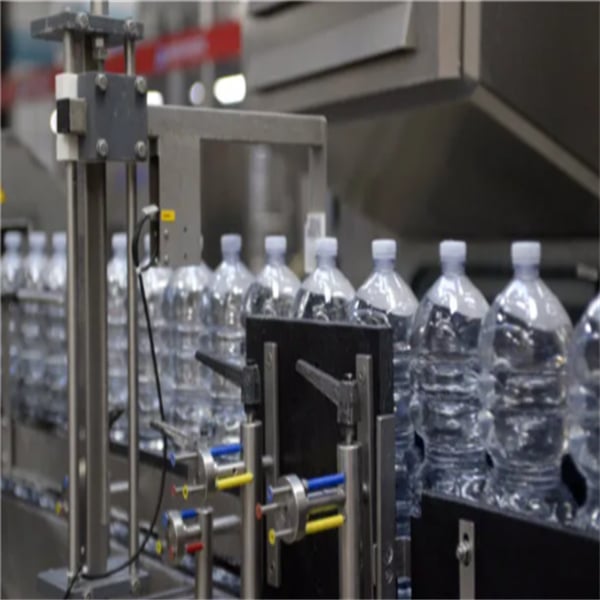 Opzioni economiche per le macchine per il riempimento e il sigillo di bottiglie di vetro per acqua minerale