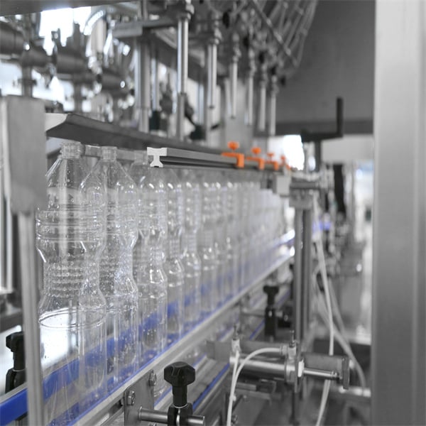 Effortlessly reduce waste with refillable shampoo options