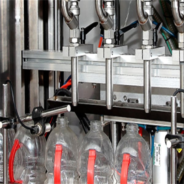 Built to last, this filling machine delivers consistent results for your edible oil packaging needs.