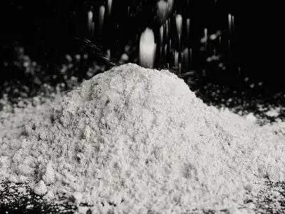 Czym jest reaktywny proszek AlO i jak go wybrać do produkcji materiałów ogniotrwałych