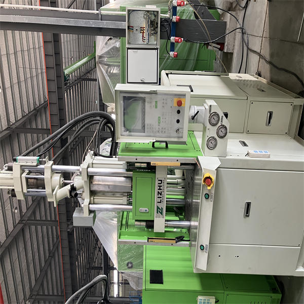 Tips for optimizing vertical injection molding processes