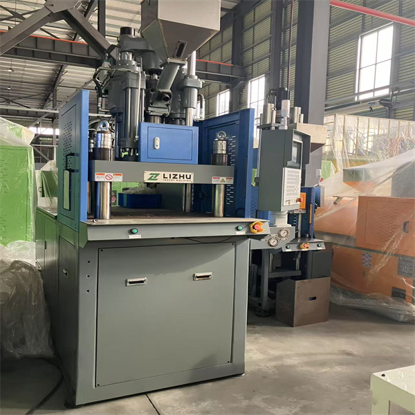 Innovative molding technology for complex and intricate parts using vertical injection molding electric