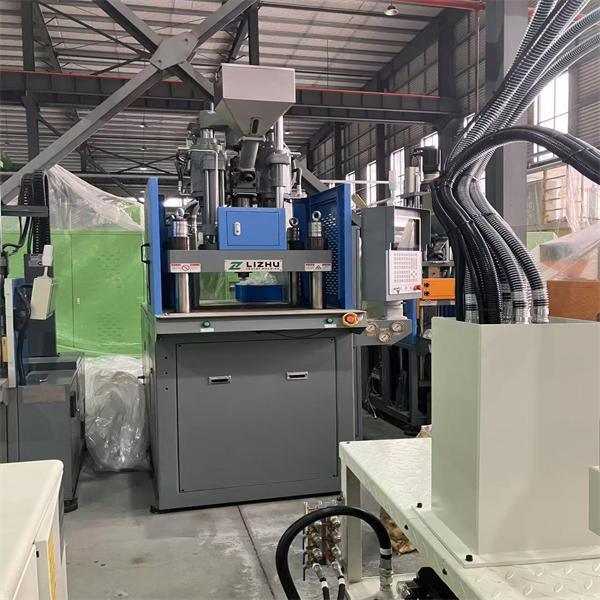 Paano tumutulong ang mga hybrid injection molding machine sa pag-iipon ng yamang tubo