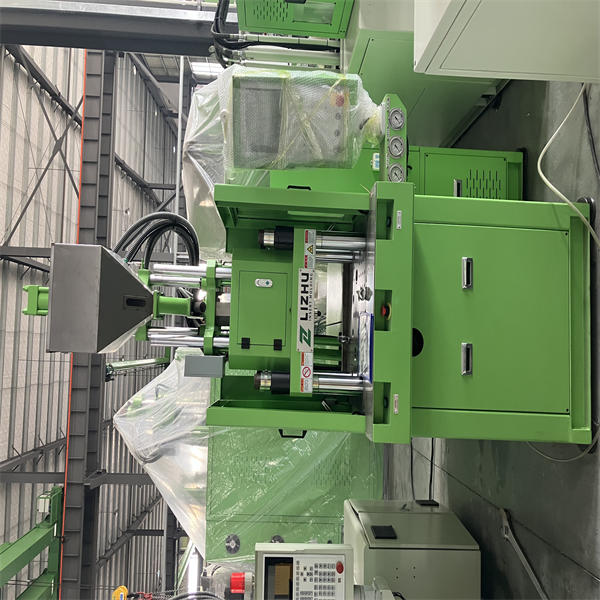 Applications courantes des machines à mouler par injection verticale en PVC