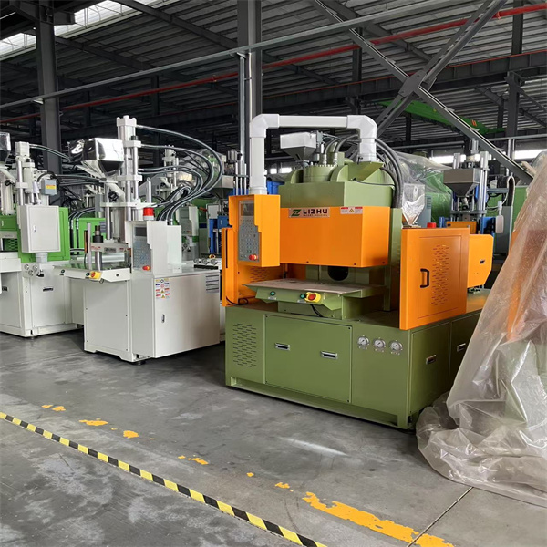 Spingendo i limiti della qualità con la macchina elettrica di iniezione verticale per la modellazione