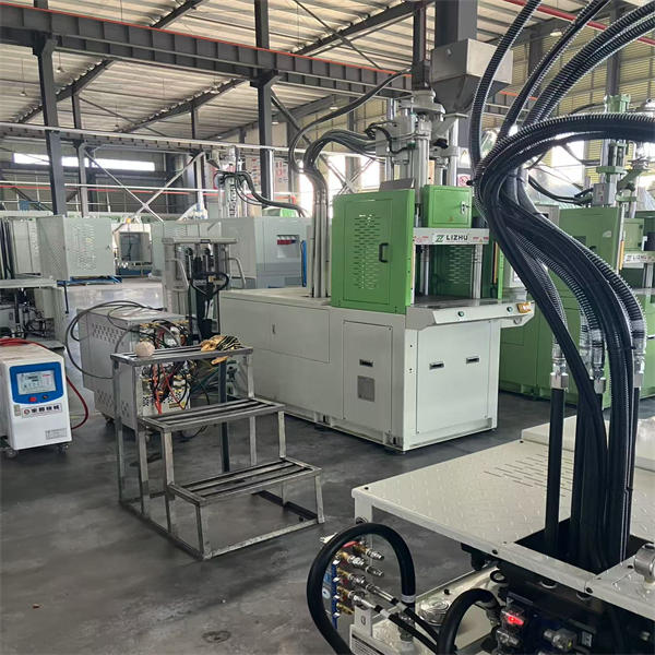مزايا تشكيل بالحقن الرأسي في إيطاليا.