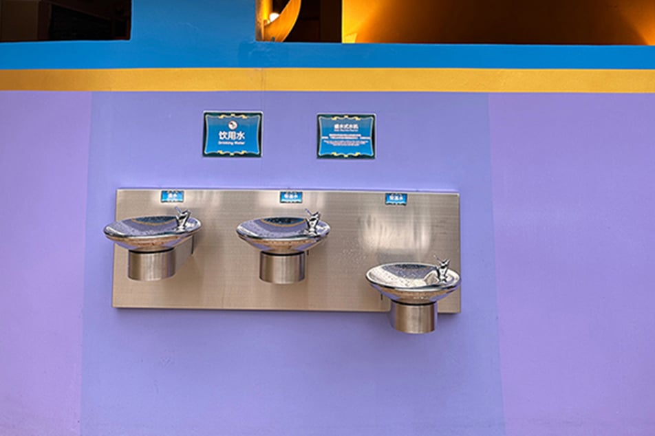 Theme park water station