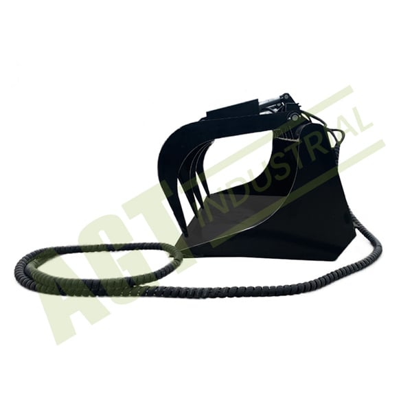 Secure bulk materials with ease using hydraulic grapples for site cleanup