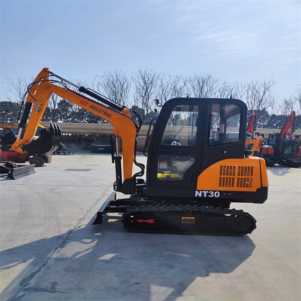 Take on any job with the reliable and agile NT30 excavator