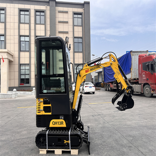 Meet the QH13R mini excavator