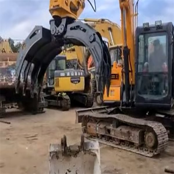 高品質なエキスカベーター装着型ウッドグラップルで作業を効率化