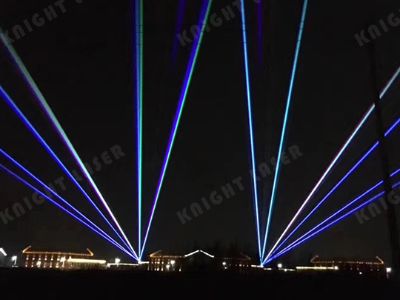 실외 공간을 생동감 있게 만드는 RGB 레이저 조명: 밤 시간대의 역동적인 분위기 연출
