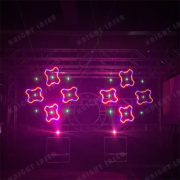Observa com el ritme cobre vida amb el espectacle de llàsers del Club Laser