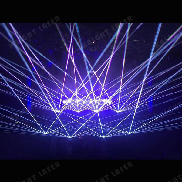 Tråd ind i en helt ny verden af kreativitet og spænding med et laserconcert