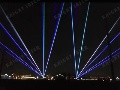 Créer des expériences de marque immersives à l’aide d’une projection laser sur bâtiment