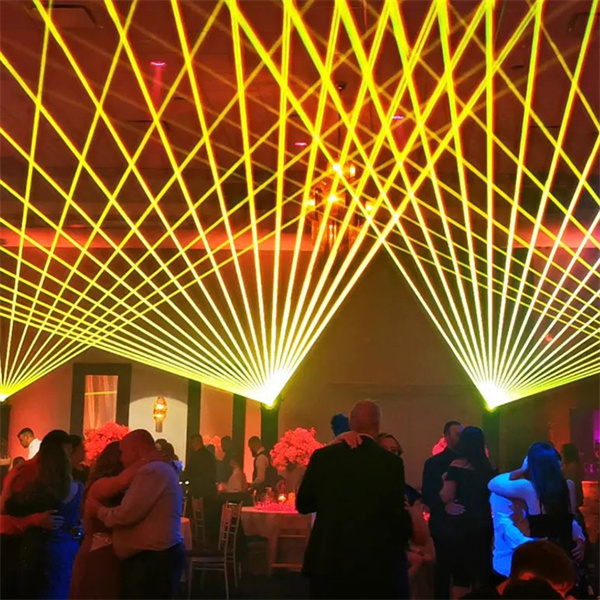 Inicia la festa amb raigs de llaser d'alta potència