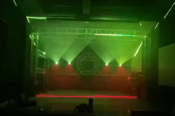 Laserové šowské prezentácie z výstavného miesta spoločnosti Knight