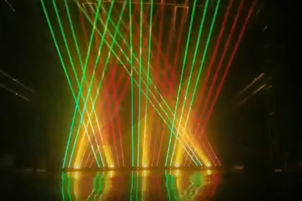 DJ Laser s pohyblivou hlavou 6 očí RGB silný paprsek laserovej bariery + teplý LED