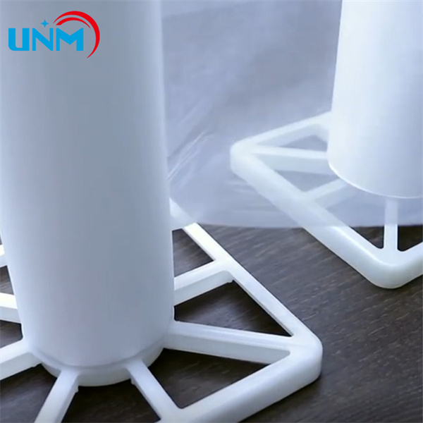 Membrane PTFE aéroportée économique par rapport aux matériaux de construction traditionnels