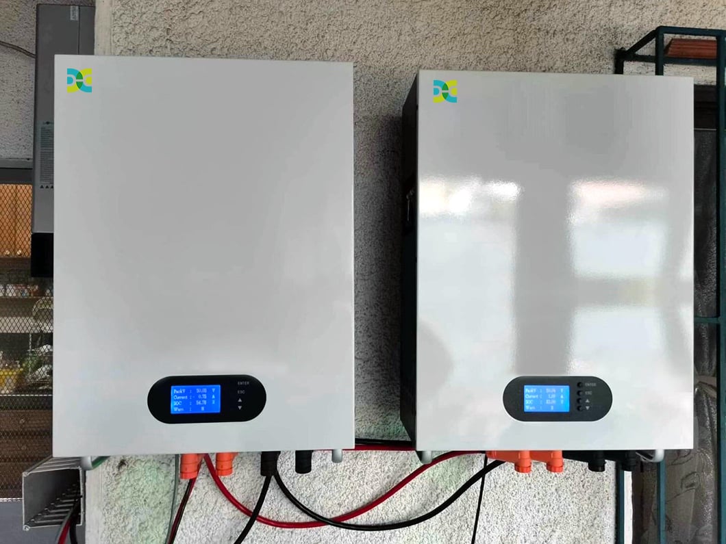 48V 100AH / 200AH Wall Mounted Lifepo4 Battery manufacture