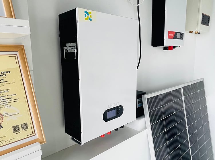 48V 100AH / 200AH Wall Mounted Lifepo4 Battery manufacture