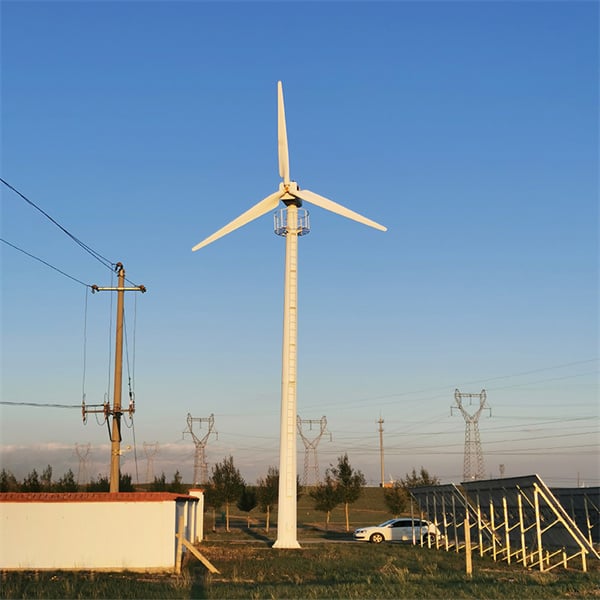 How wind turbines and solar panels work together