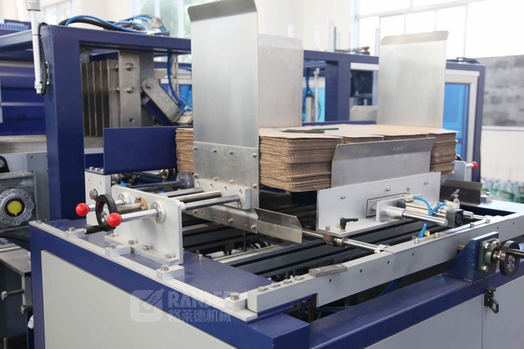 Automatic conveyor belt carton box bottle packaging machine milk beer juice bottle packing machine details