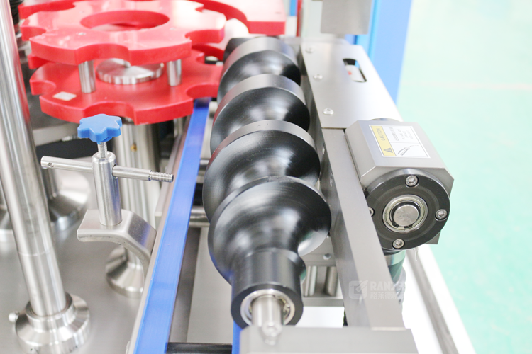 Automatic round bottle OPP BOPP labeling machine production line for small business manufacture