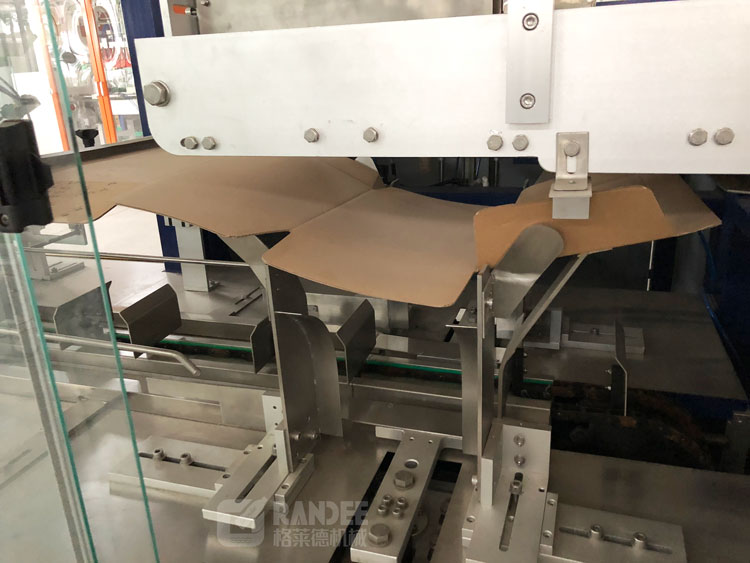 Automatic conveyor belt carton box bottle packaging machine milk beer juice bottle packing machine manufacture